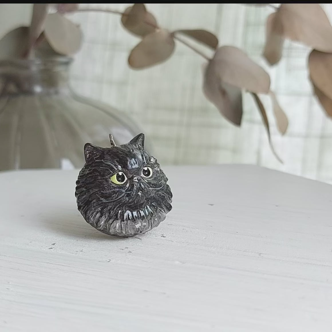 cat persian black pendant turn table