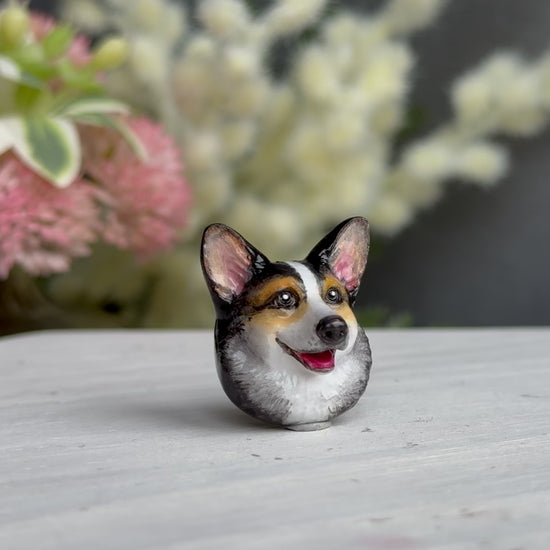 Corgi round black tan pendant turn table